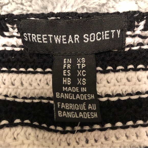 Black and white crochet crop tank top - Picture 4 of 5